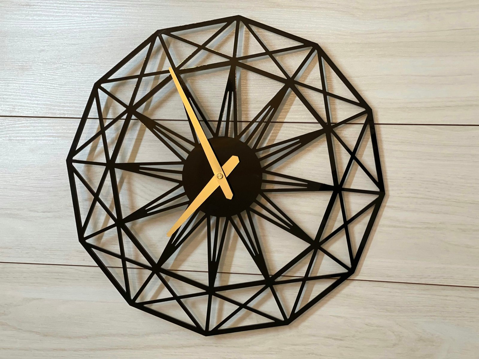 7 Elegant Ways to Transform Your Living Room with Luxury Wall Clock Decor